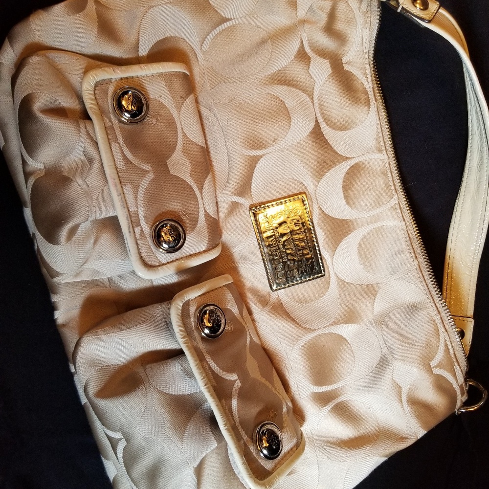Coach Poppy khaki/ivory hobo bag
